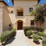 אתר נופש Aphrodite Hills - 4*